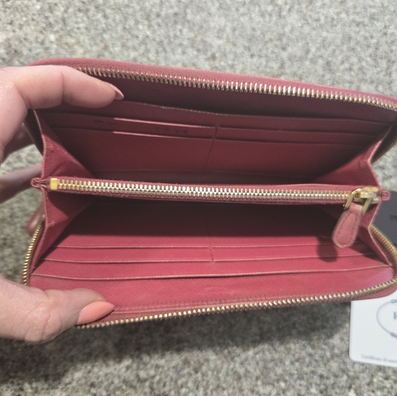 Prada Wallet - Picture 7 of 9
